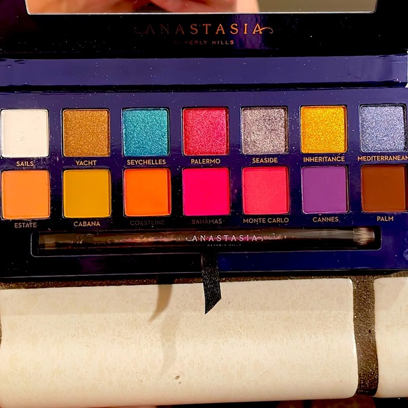 Anastasia Beverly Hills eyeshadow palette - Picture 4 of 4